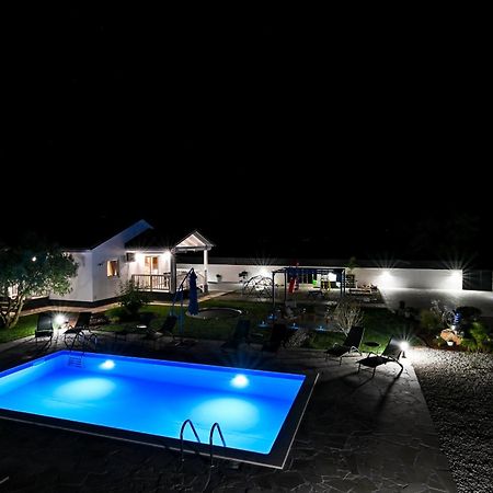 Holiday Home Aprilis With Pool, Jacuzzi And Sauna Galovac  المظهر الخارجي الصورة