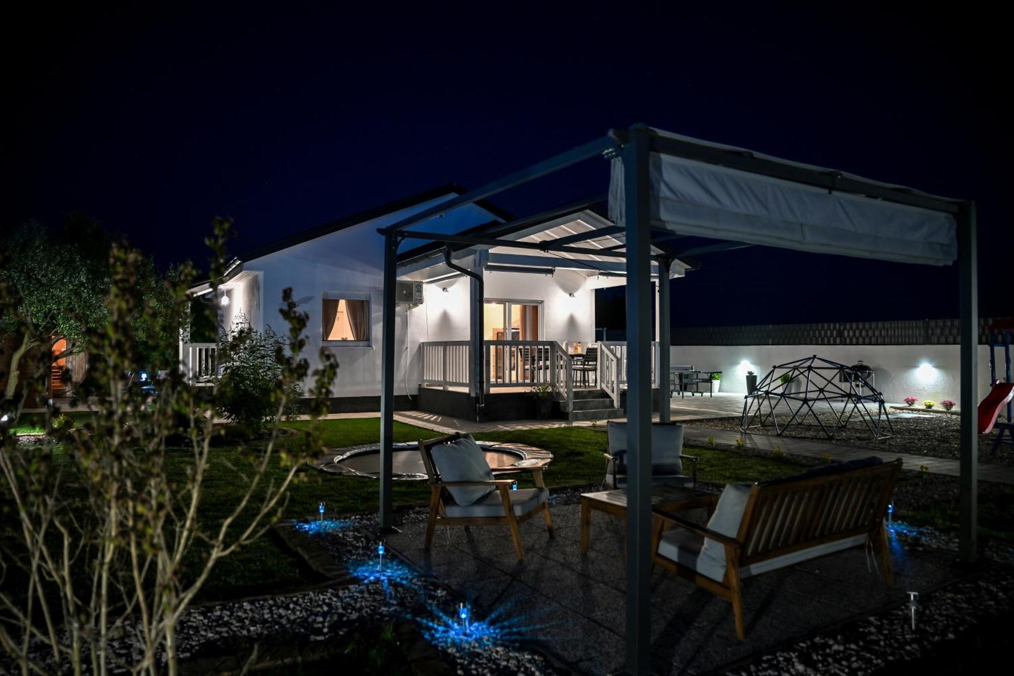 Holiday Home Aprilis With Pool, Jacuzzi And Sauna Galovac  المظهر الخارجي الصورة