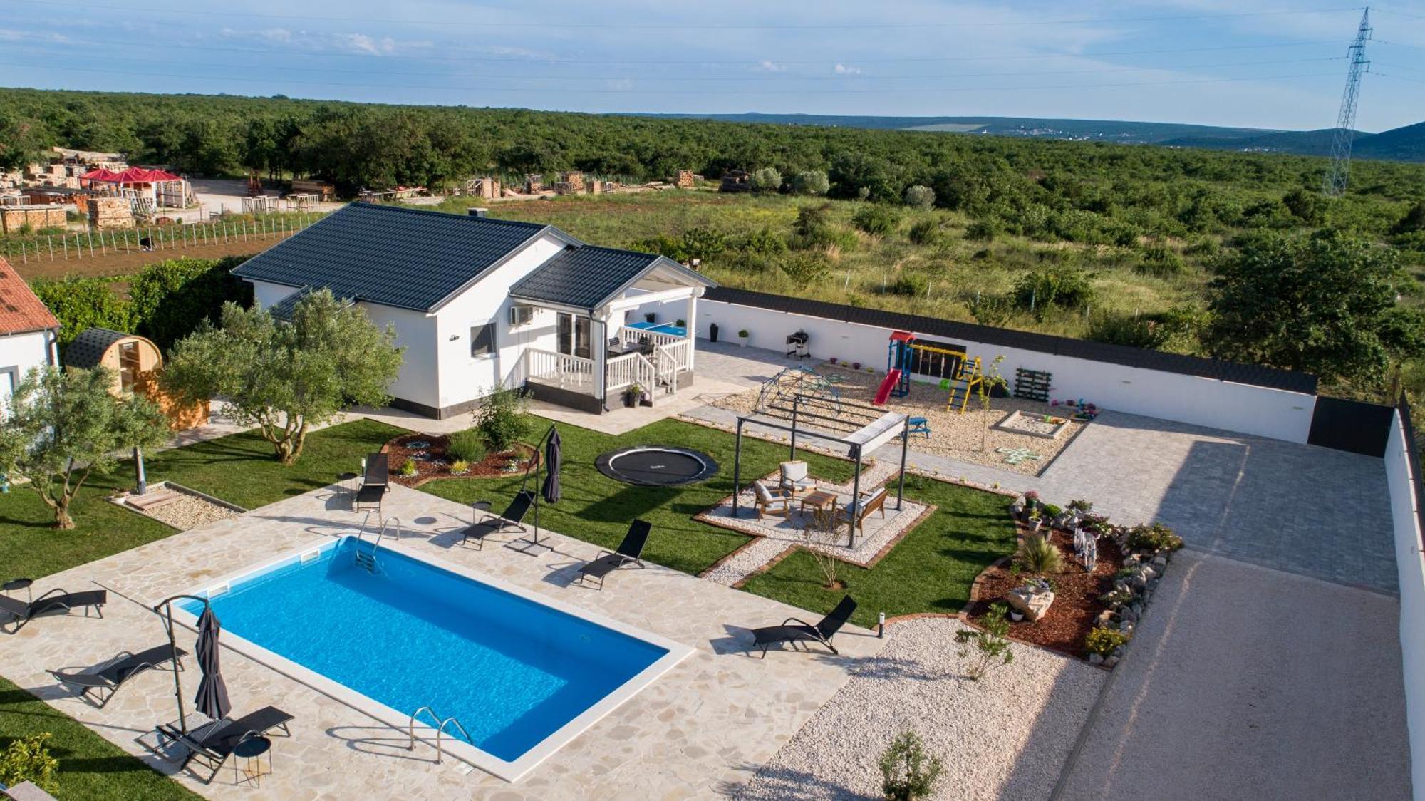 Holiday Home Aprilis With Pool, Jacuzzi And Sauna Galovac  المظهر الخارجي الصورة