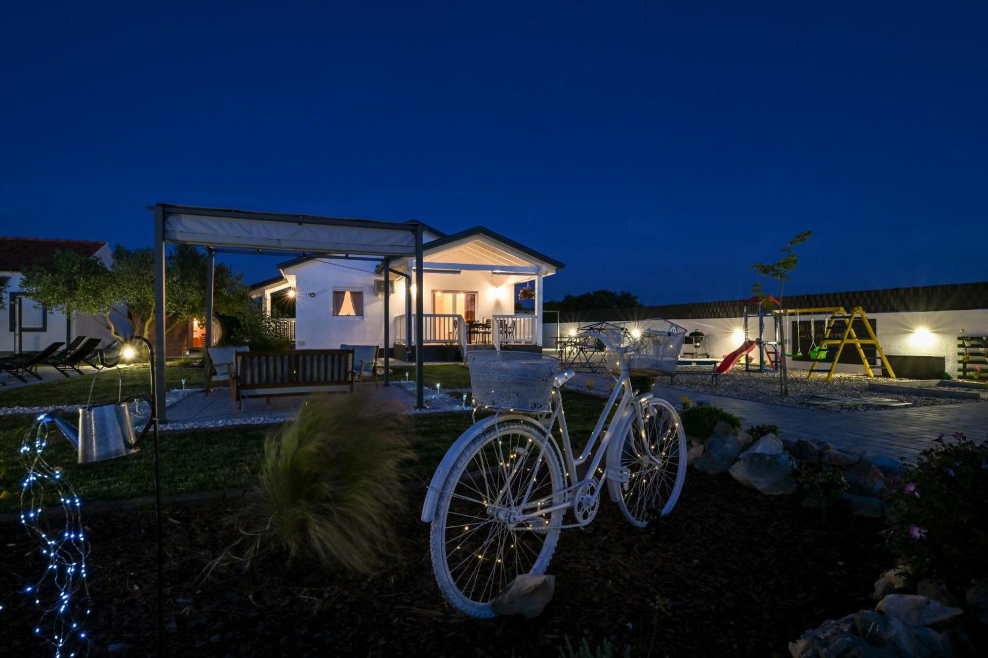 Holiday Home Aprilis With Pool, Jacuzzi And Sauna Galovac  المظهر الخارجي الصورة