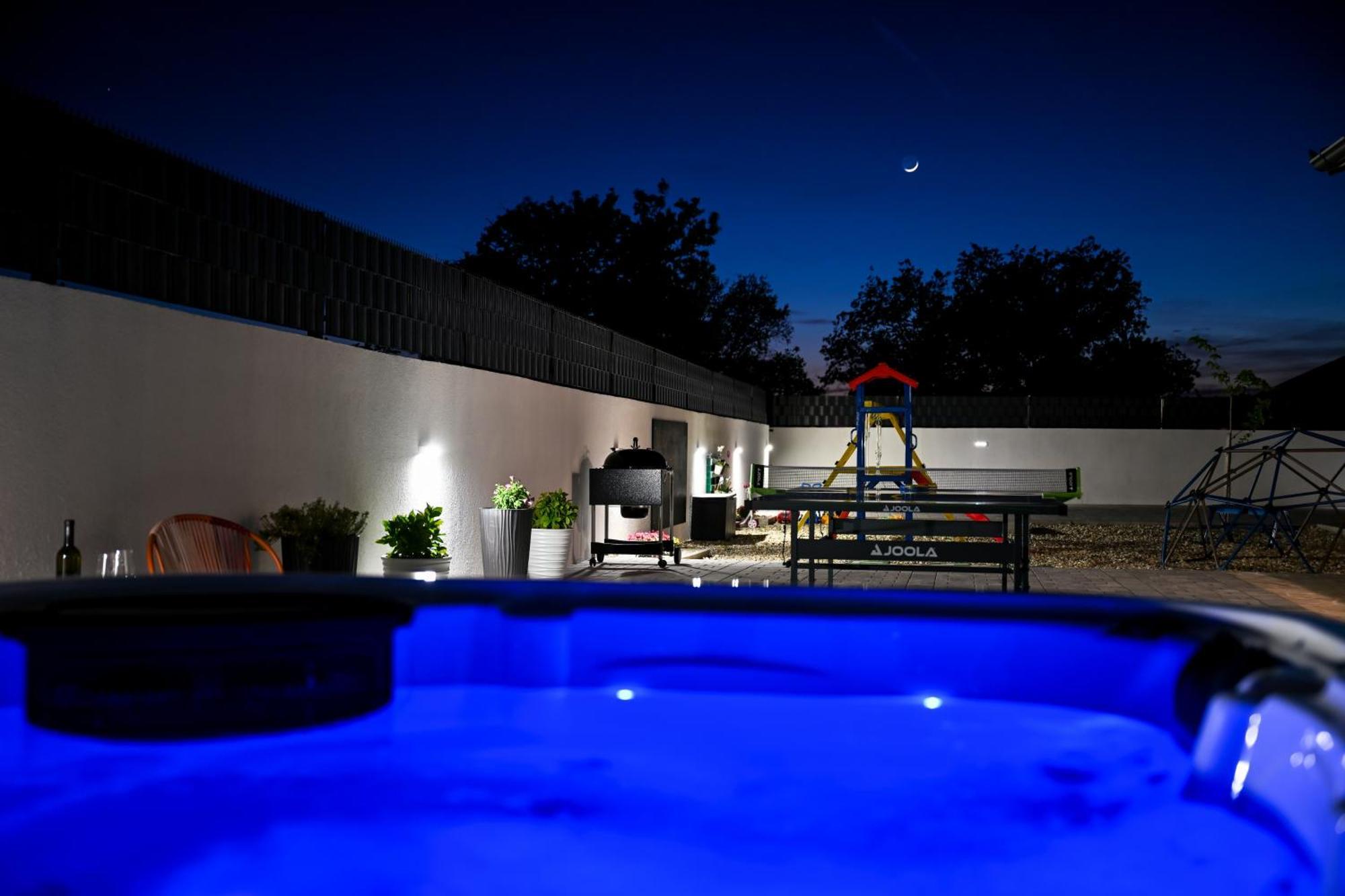 Holiday Home Aprilis With Pool, Jacuzzi And Sauna Galovac  المظهر الخارجي الصورة